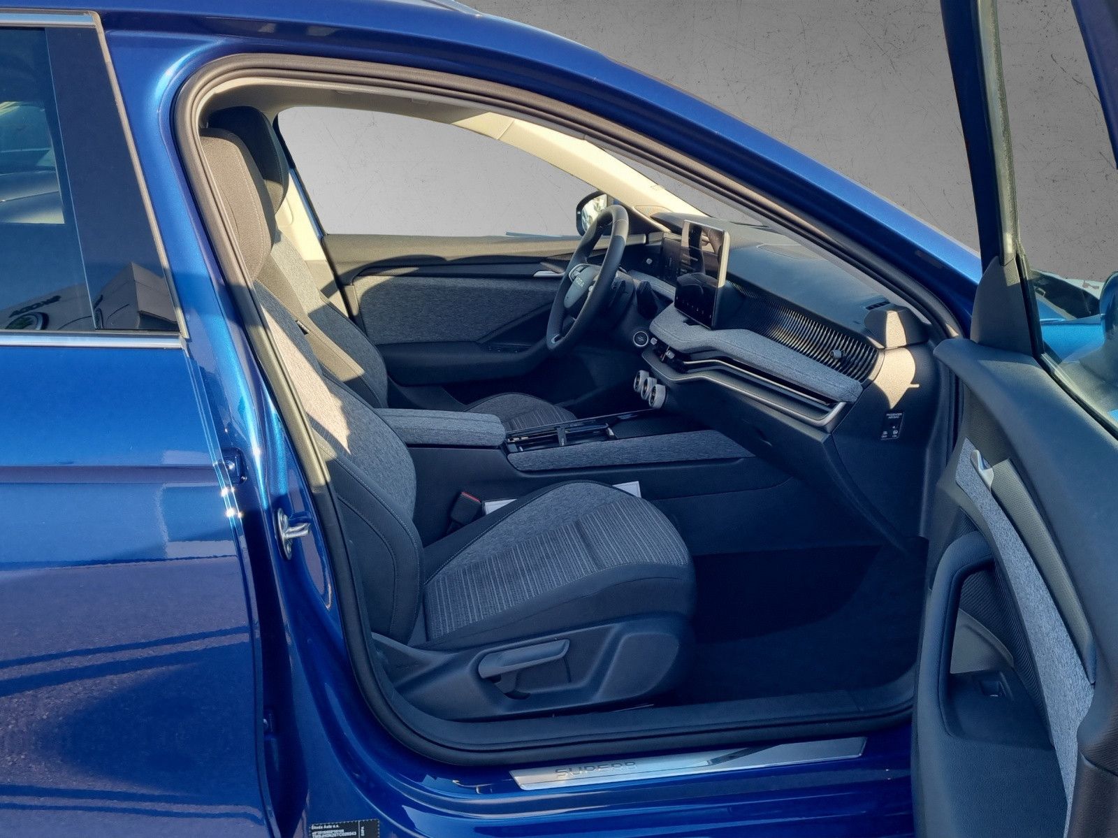 Fahrzeugabbildung SKODA Superb Combi Selection 2,0 TDI 110KW/150PS AHK