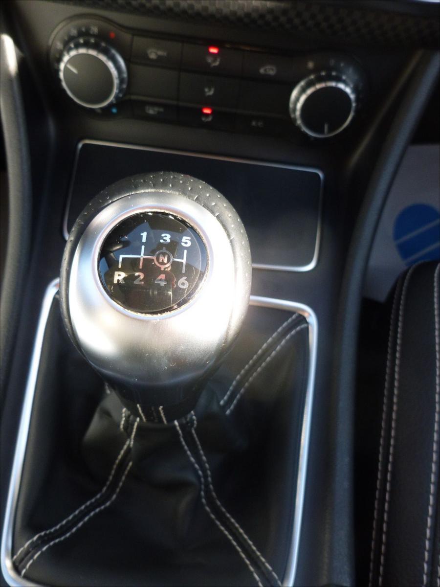 Mercedes-Benz A 250 Urban LED/H-K/Navi/Business/RFK