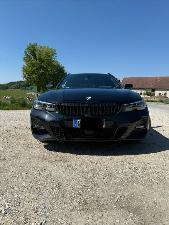 Image of BMW 320