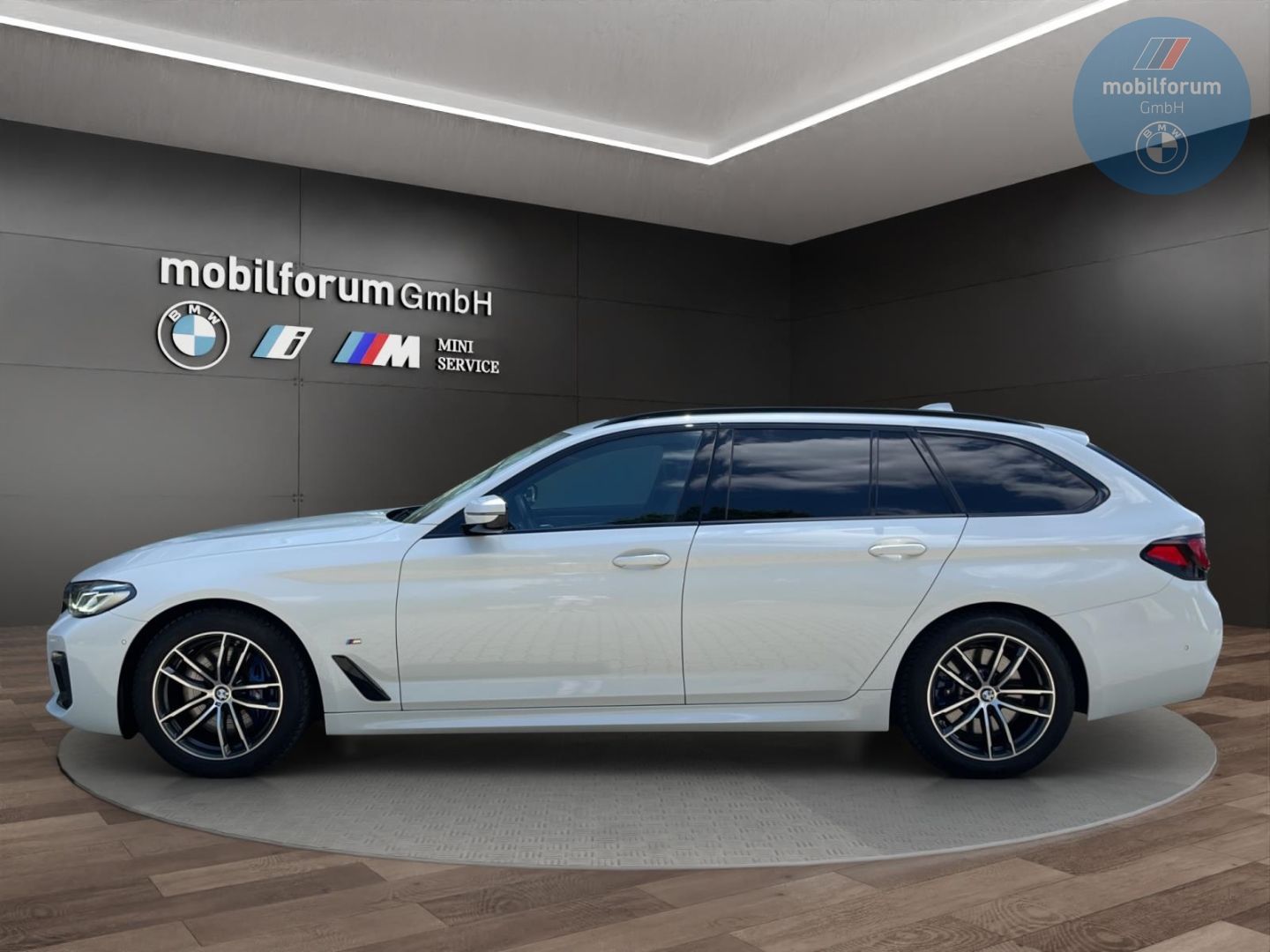 BMW 530 i Touring M-Sport AHK StandHZG Panorama foto 6