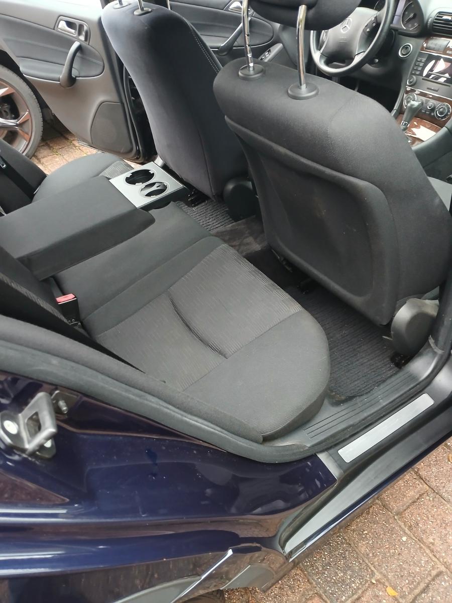 Mercedes-Benz C220 2005 — photo 11