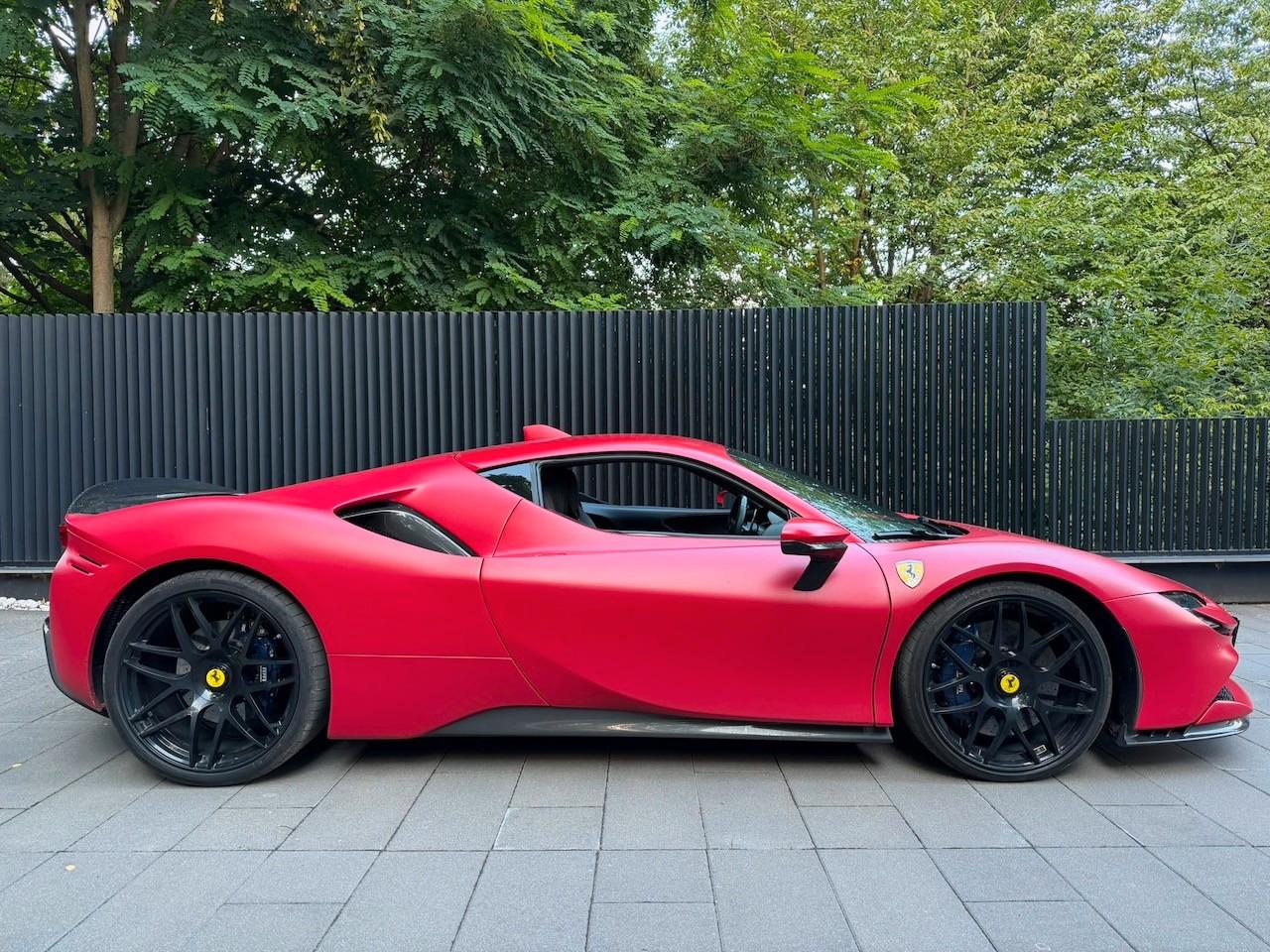 Ferrari SF90 *Lift *Carbon *AFS *Carplay *MATT LACKIERUN