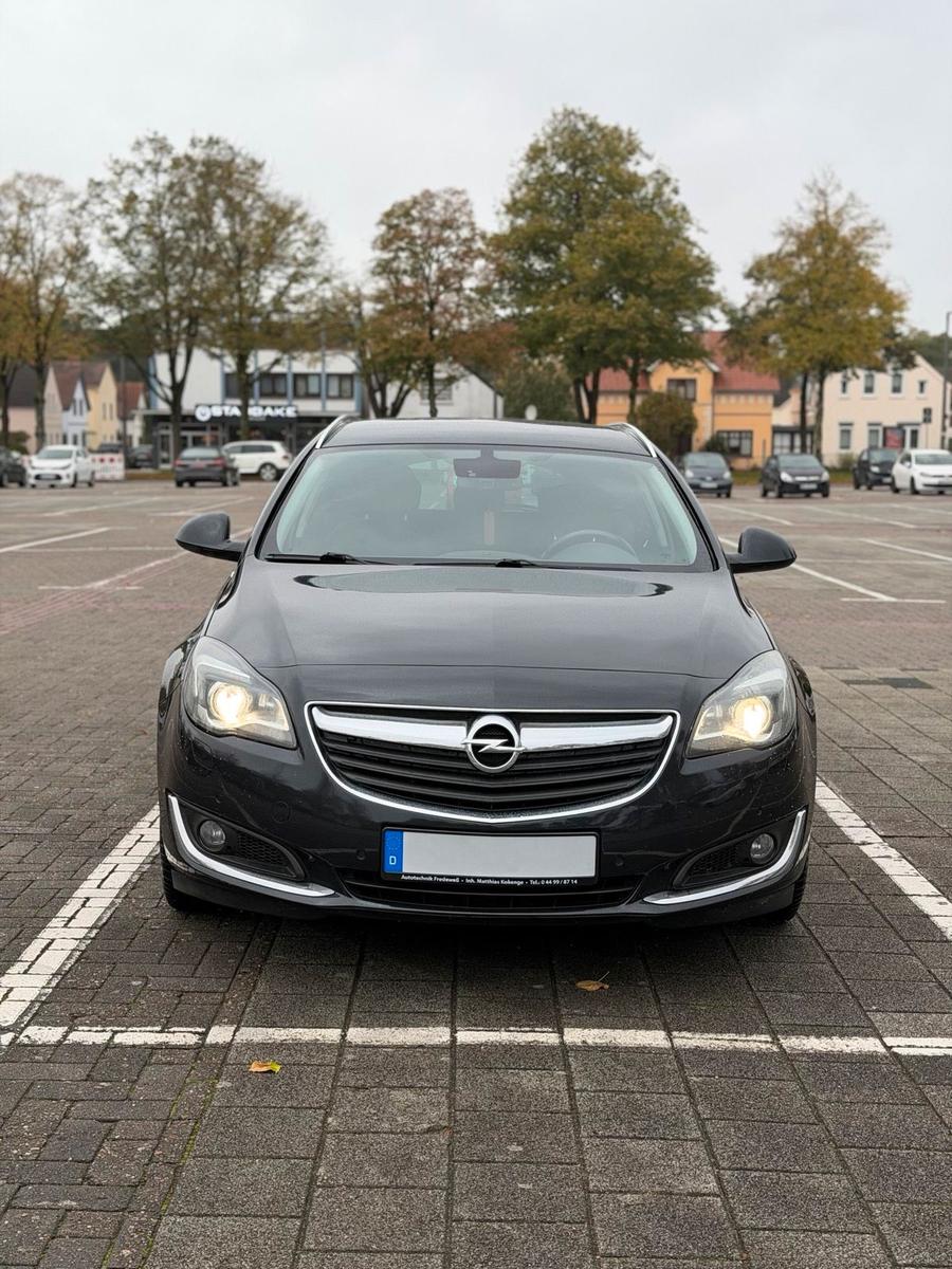 Opel Insignia 2015 — rear view