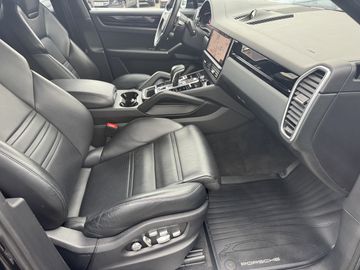 Porsche Cayenne - 6