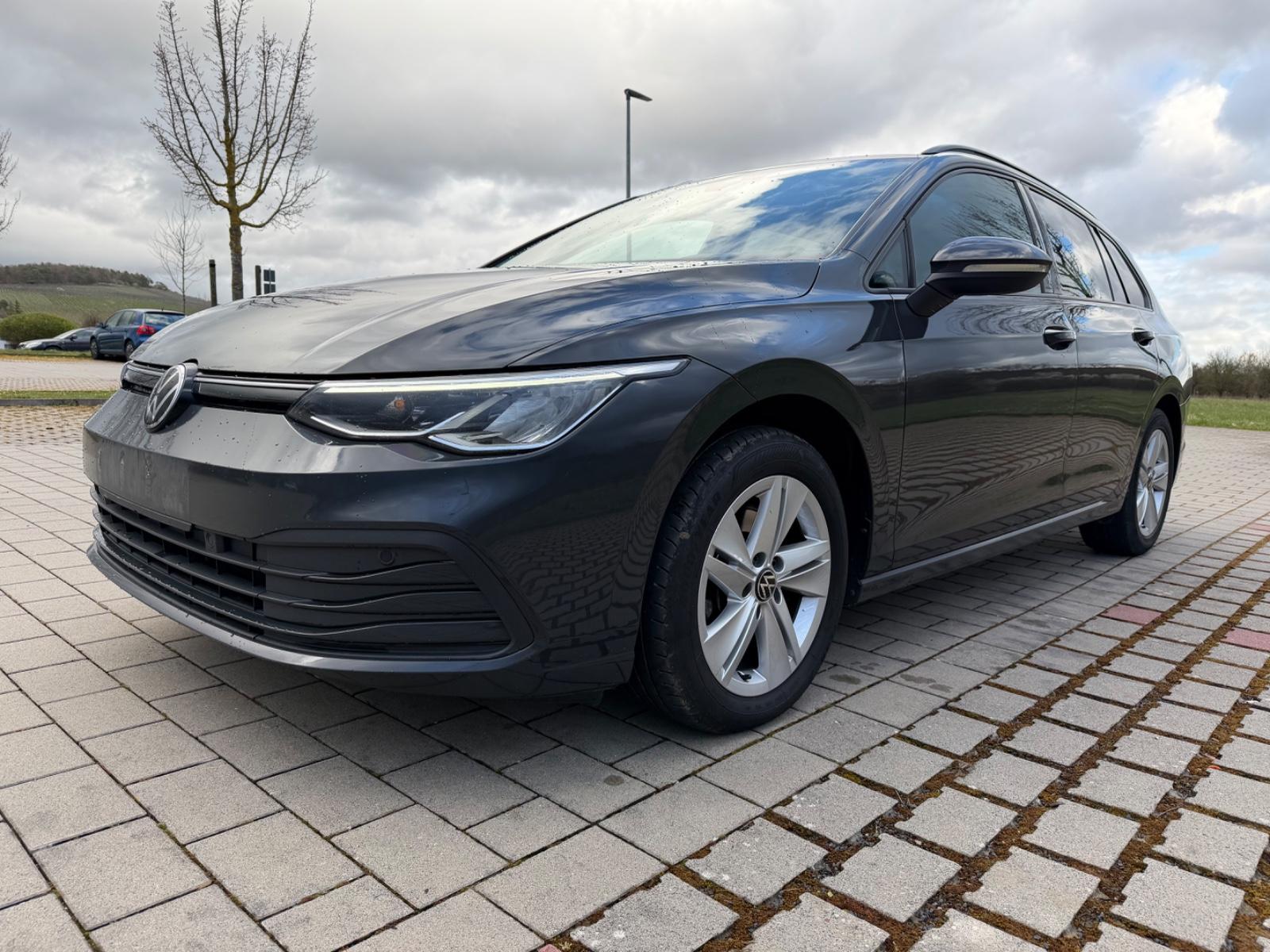 Volkswagen Golf VIII Variant Life DIGITAL LMF PDC LED