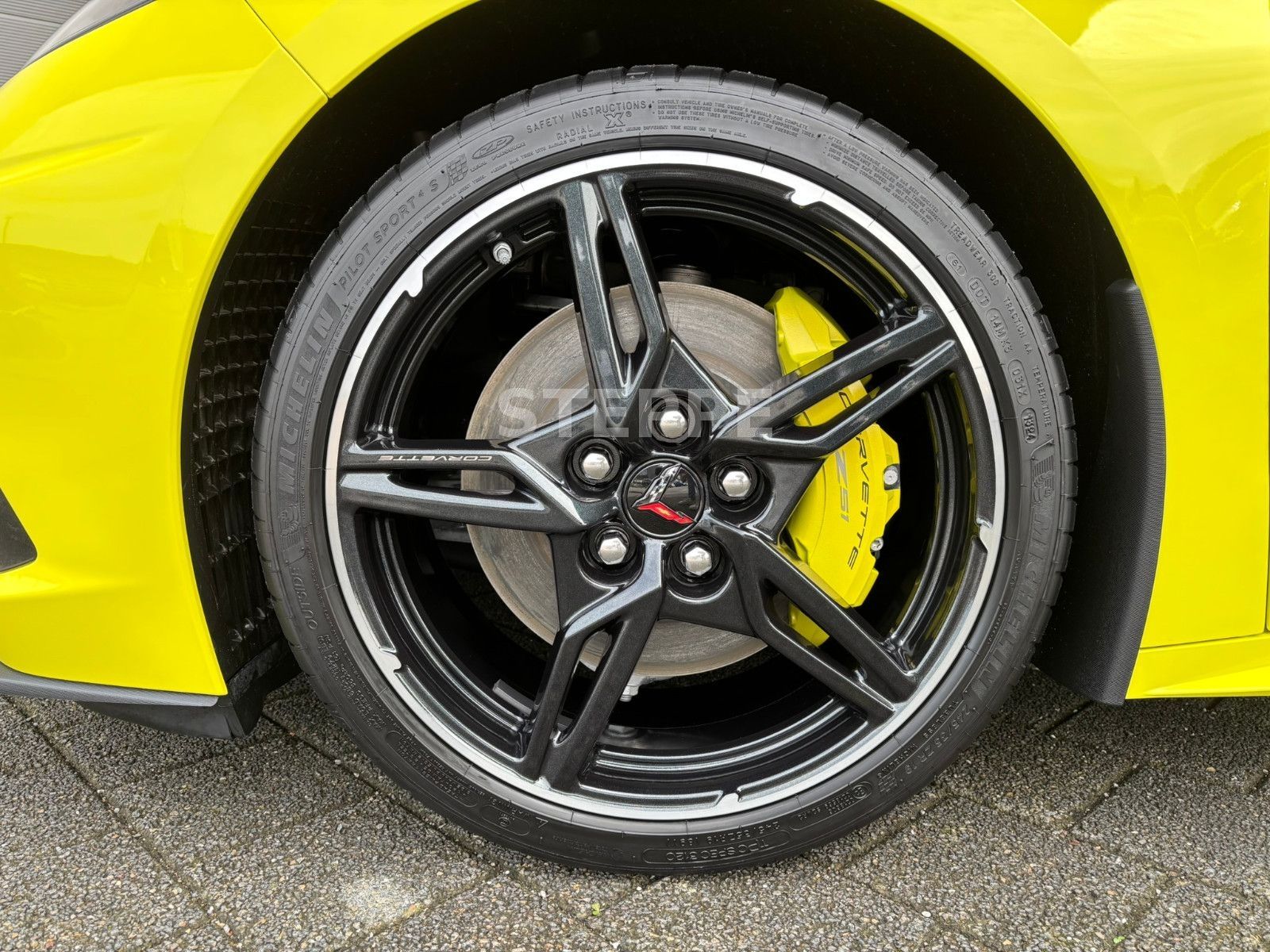 Corvette C8 Stingray Convertible 3LT Europamodell STEPPE