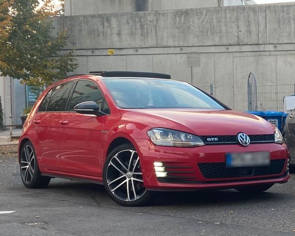 Volkswagen Golf 7 GTD 2.0 TDI DSG BMT