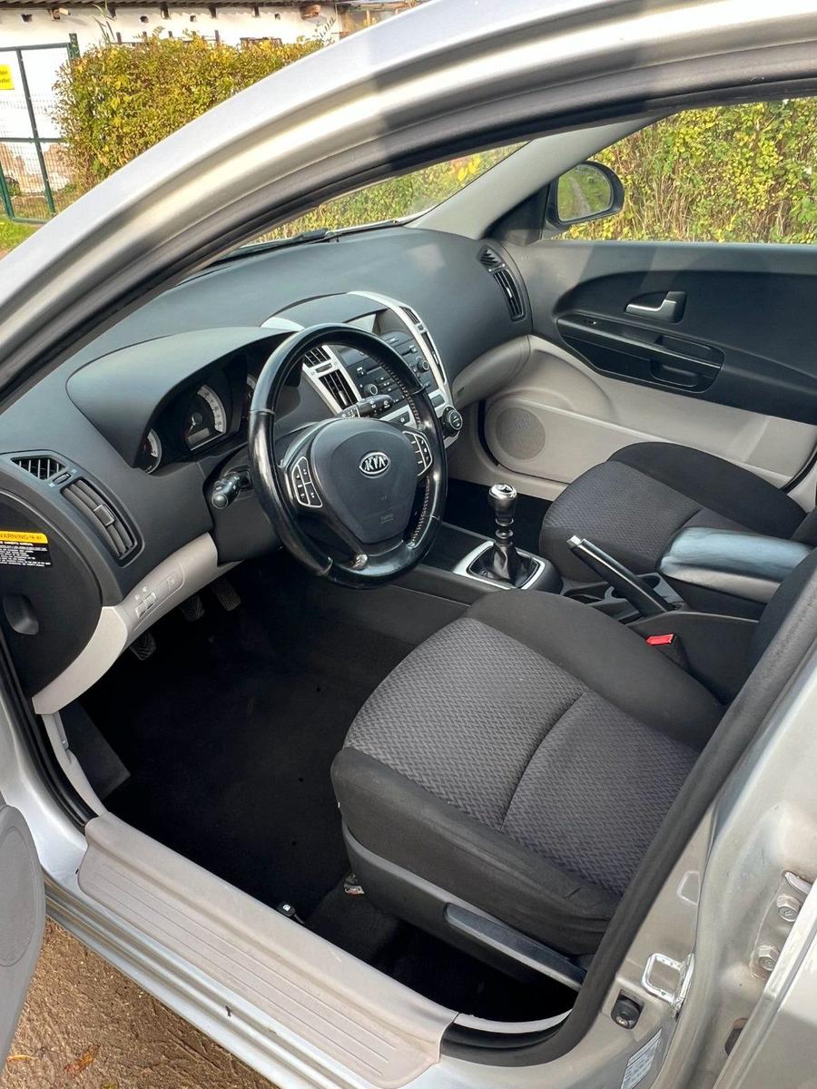 Kia cee'd 2008 — photo 10