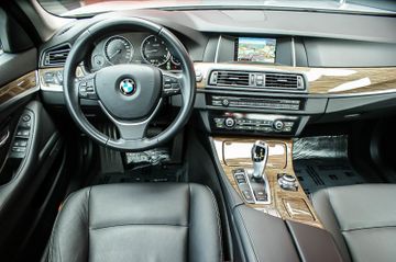 Fahrzeugabbildung BMW 530 d xDrive ModernLine LEDER NAVIGATION XENON