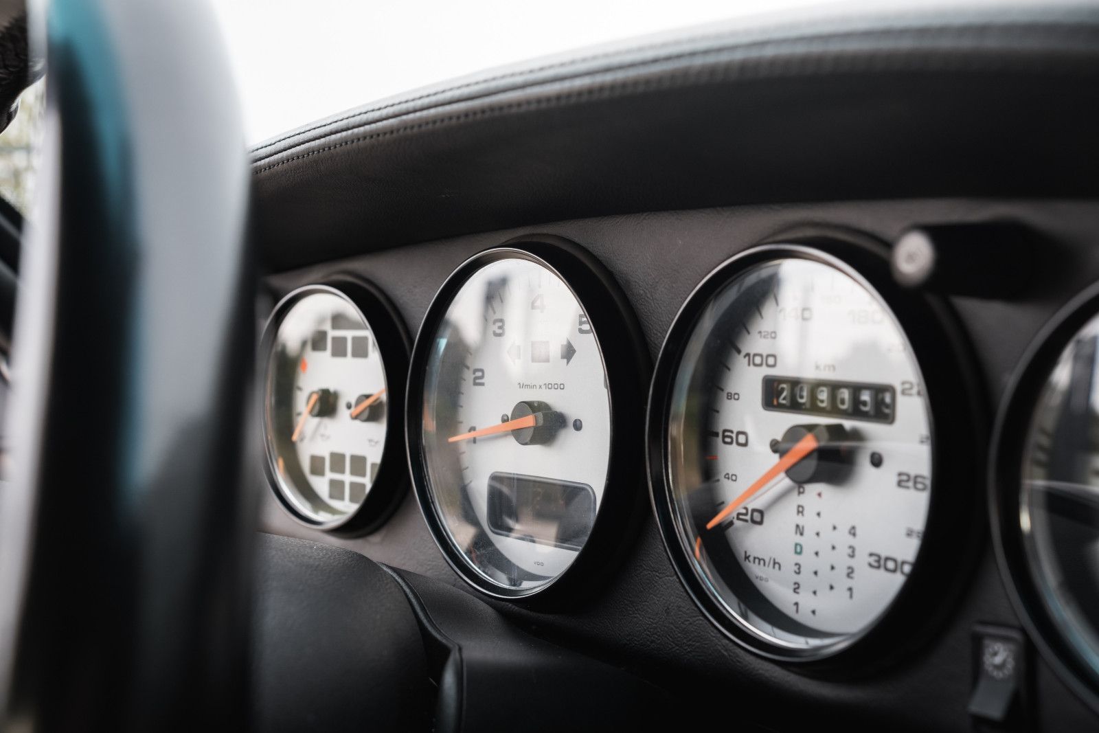 Fahrzeugabbildung Porsche 993/911 Carrera Coupé DAB-Tuner-Navigation