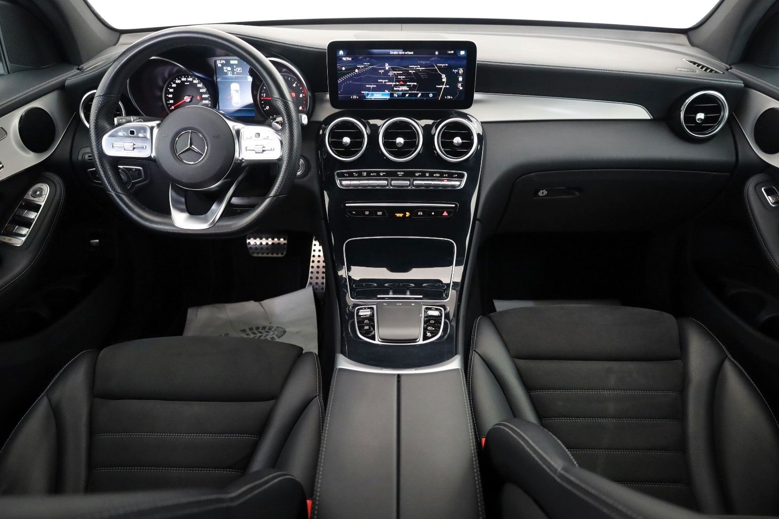 Fahrzeugabbildung Mercedes-Benz GLC 300 de Coupe 4Matic, AMG line,Navi,SH,Kamera