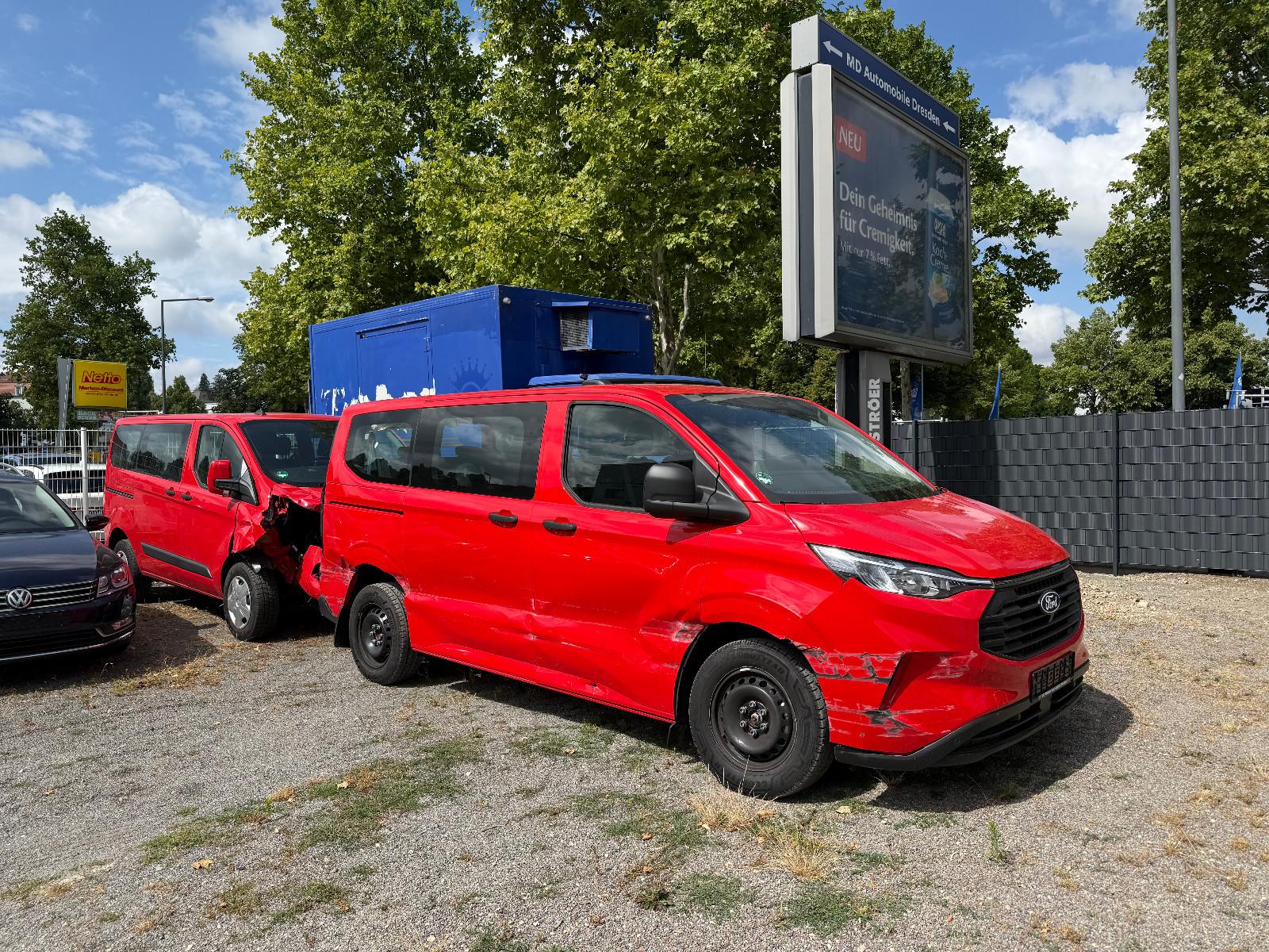 Ford Transit Custom Kombi NEUES MODELL  /  LED