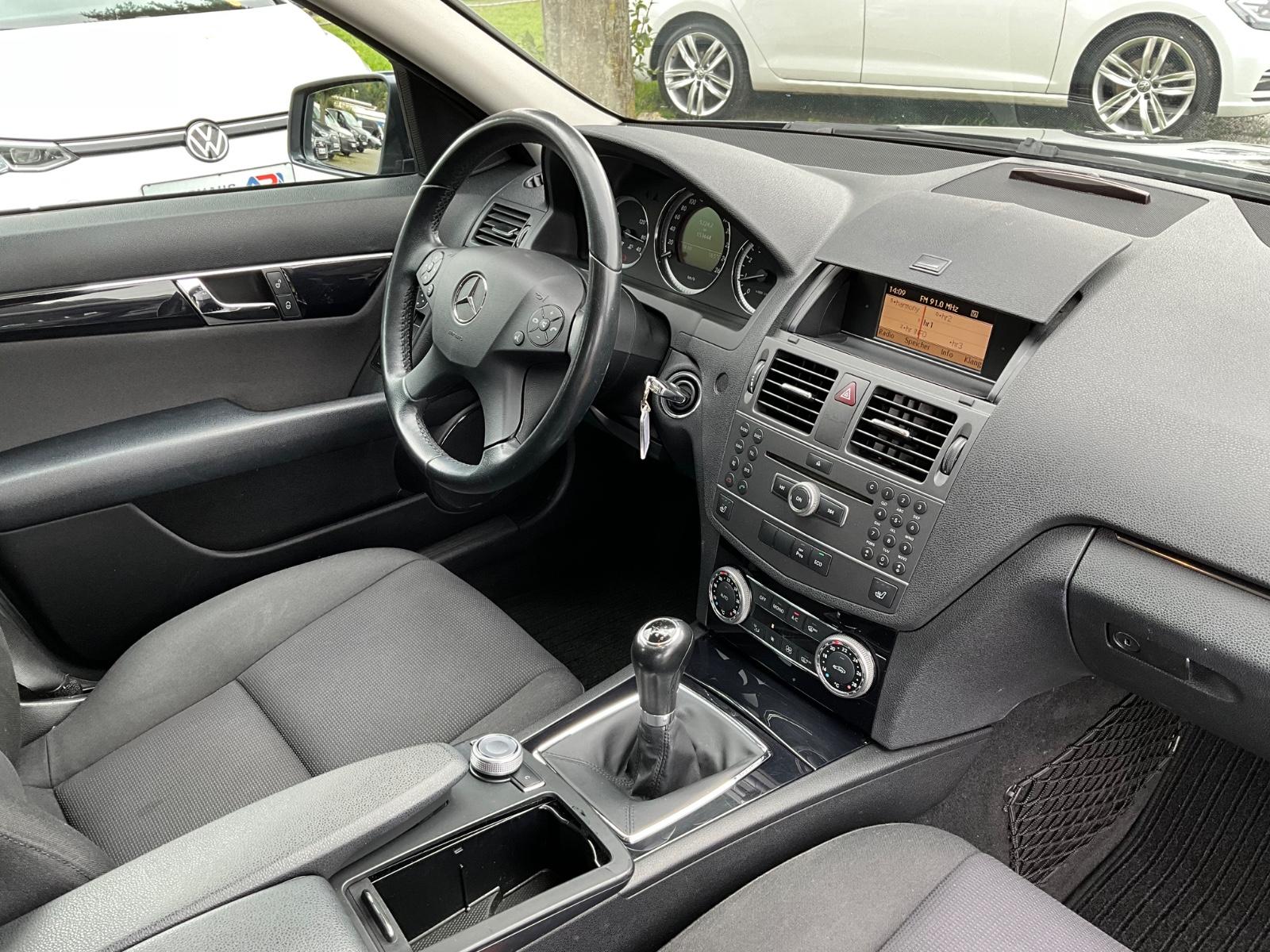 Mercedes-Benz C180 2010 — photo 7