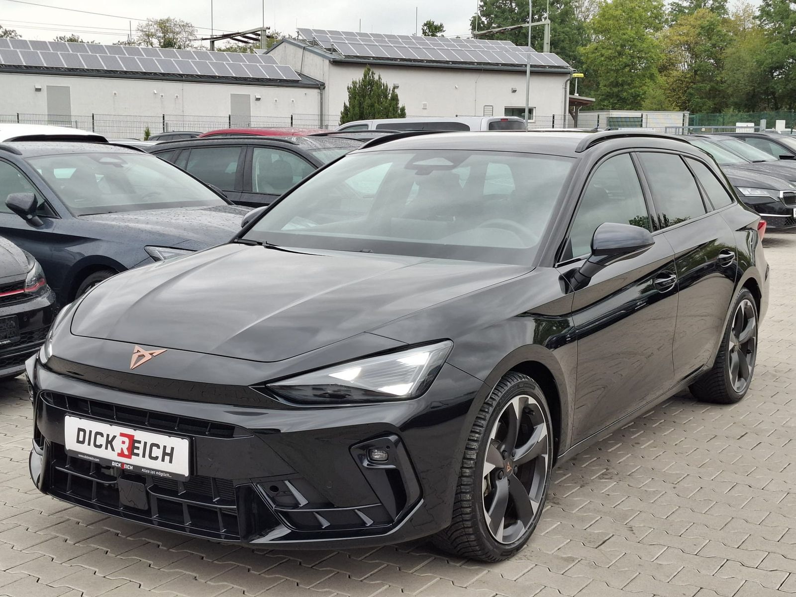 Fahrzeugabbildung CUPRA Leon 1.5 eTSI DSG AHK*DYNAMICA*EDGE*LED*5JGARAN.
