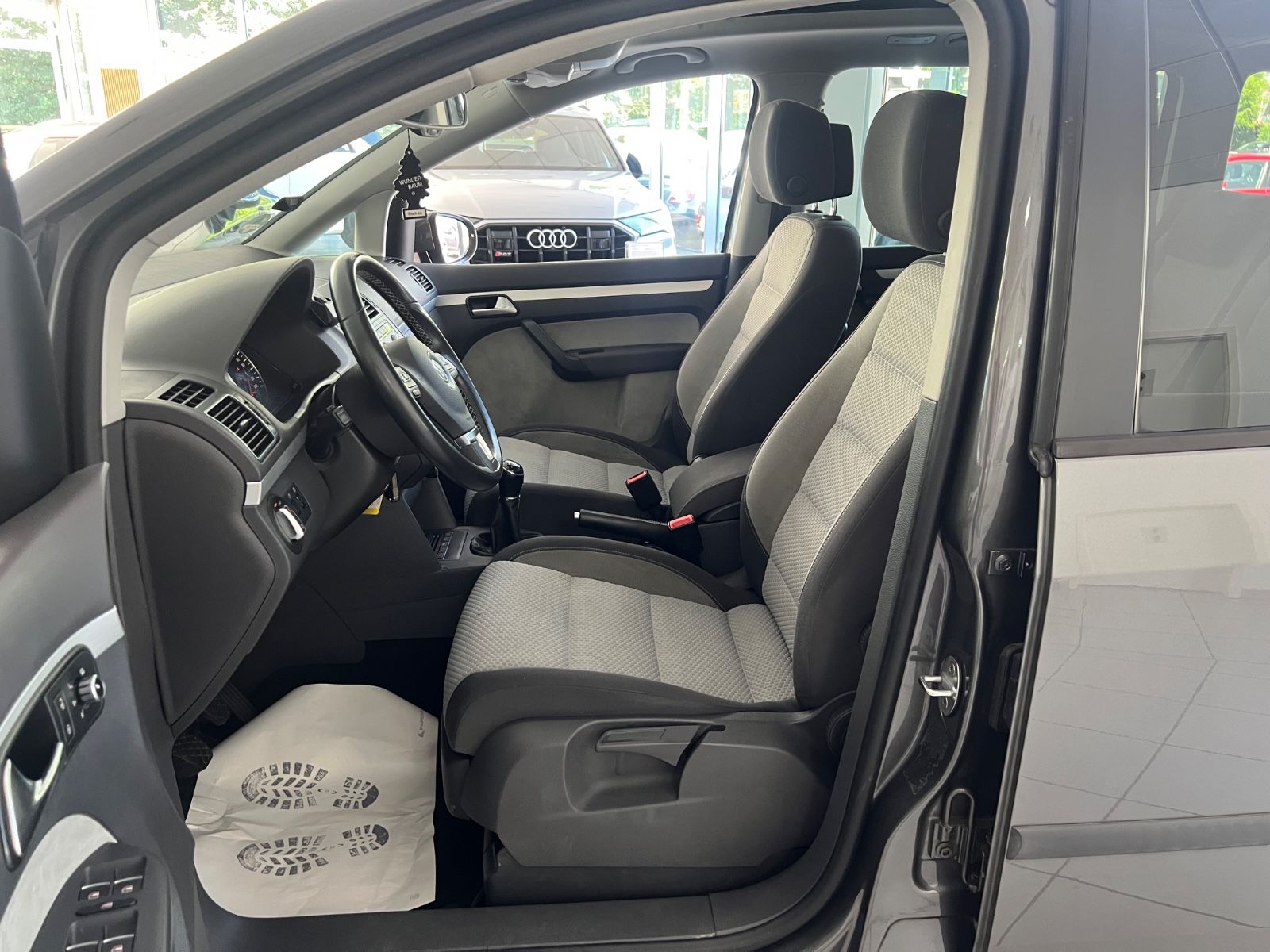 Fahrzeugabbildung Volkswagen Touran 1.4TSI CrossTouran * 7.Sitzer*PANO*KAMERA