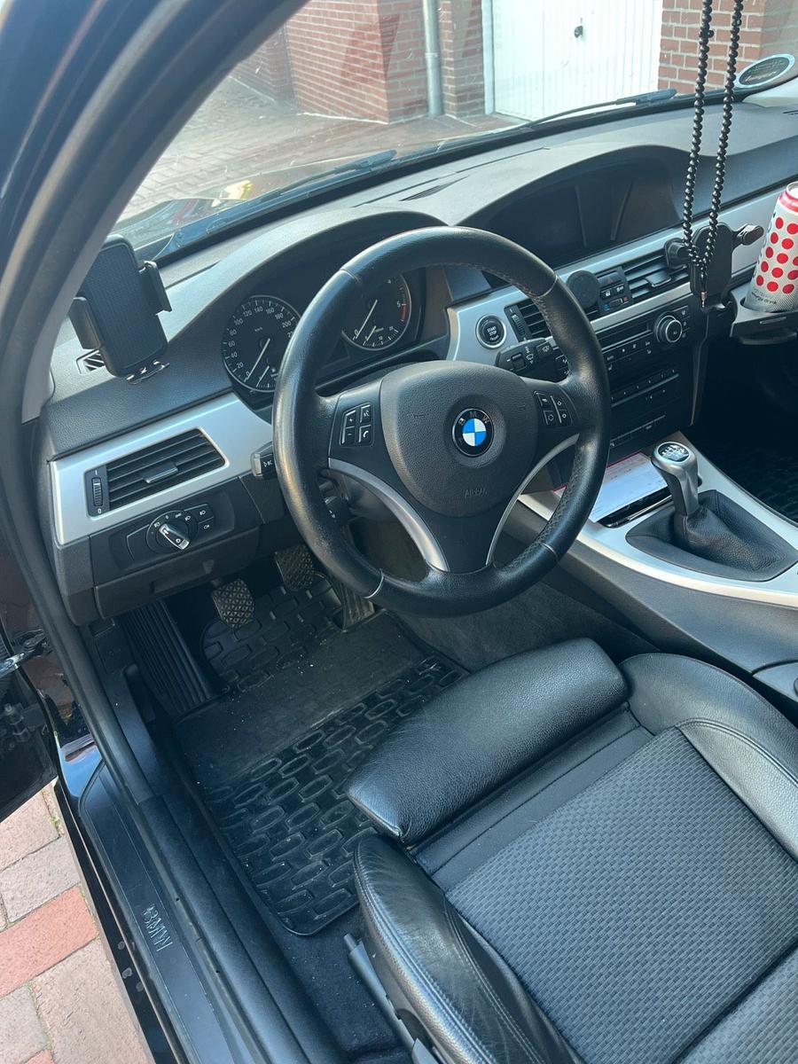 BMW 320 2011 — photo 8