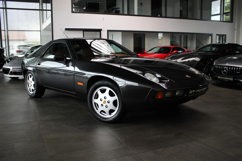 Porsche 928