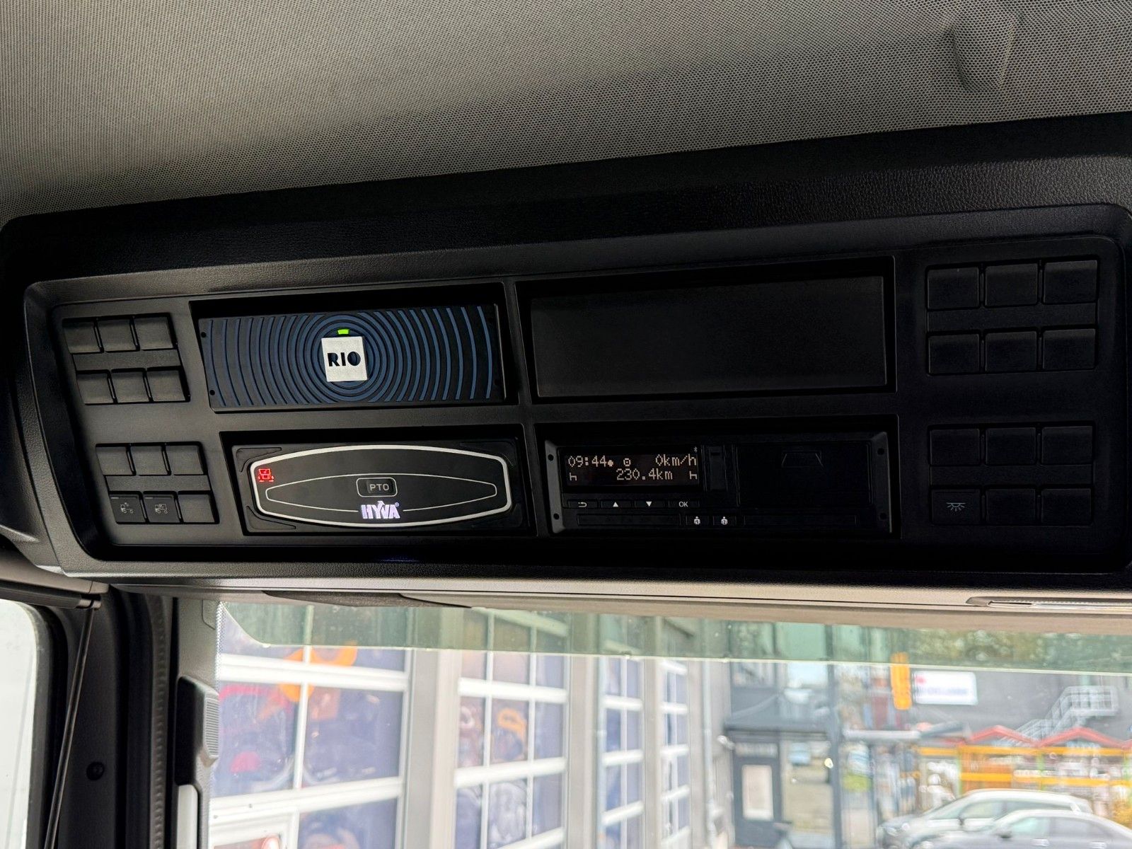 Fahrzeugabbildung MAN TGS 26.520 Absetzkipper HYVA 18 TAZ / Funk / 6x4