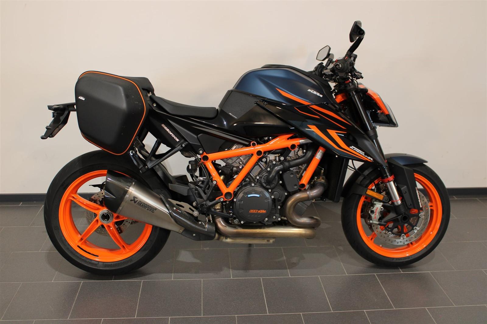 KTM 1290 Super Duke R Koffer / Akrapovic /
