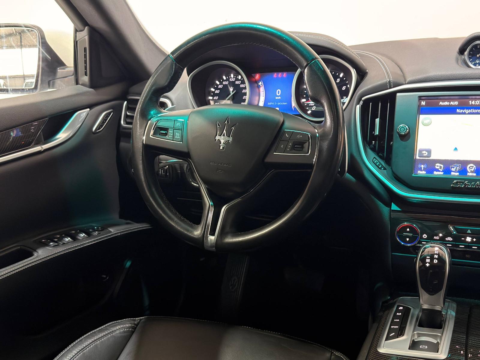 Maserati Ghibli SQ4 3.0 V6 409 ch • BVA • 4x4 • Cuir • Toit Panoramique