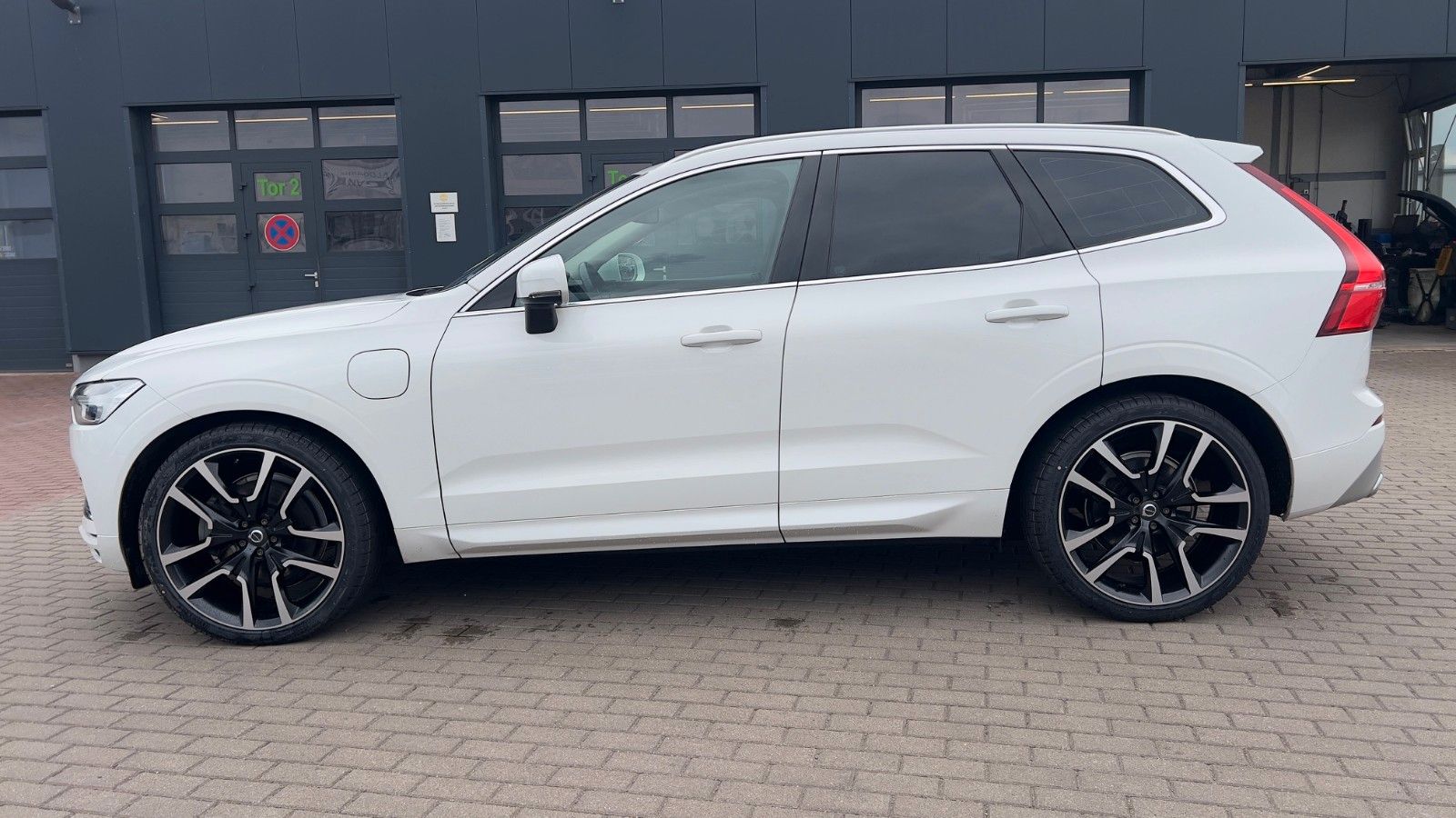 Fahrzeugabbildung Volvo XC60 T8 AWD *LUFT*STHZG*AHK*4x Sitzhzg*22Zoll*