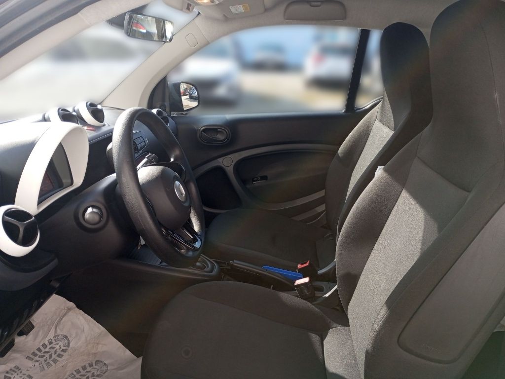 Fahrzeugabbildung Smart fortwo coupe EQ (8-fach)