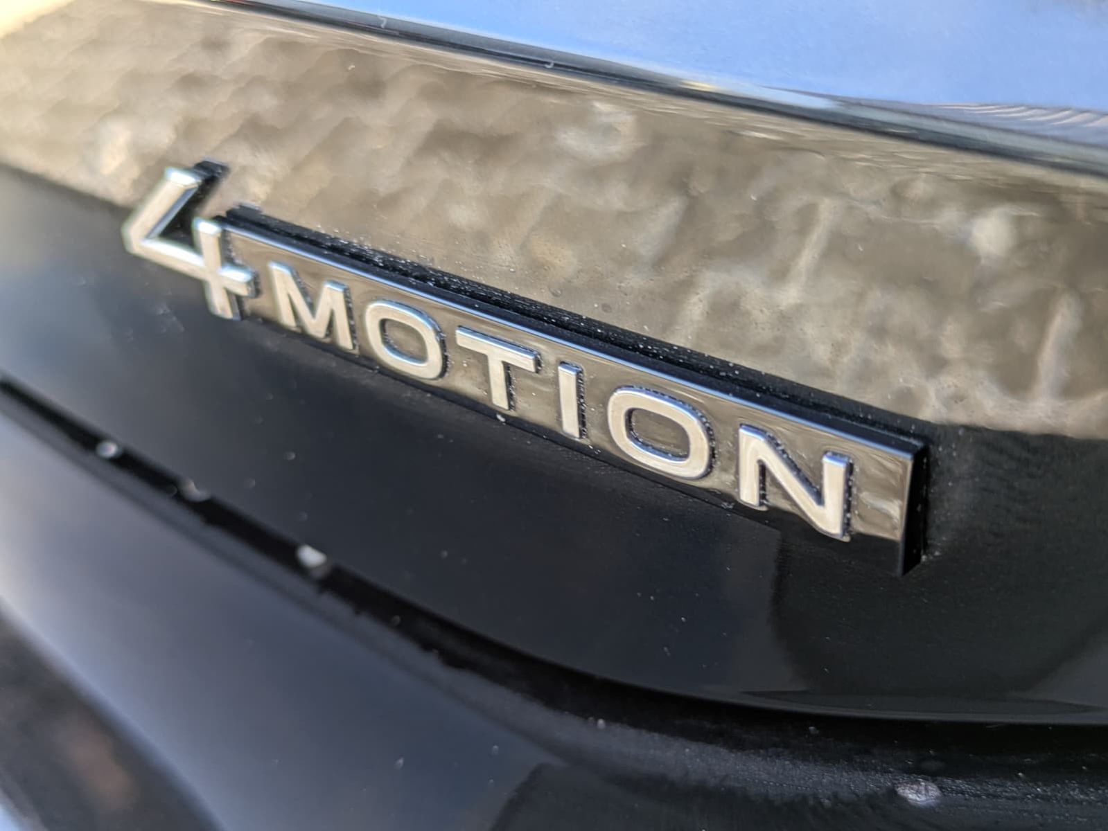 Fahrzeugabbildung Volkswagen Tiguan 2.0 TDI 4M R-Line PANO*H&K*AHK*MATRIX*20"