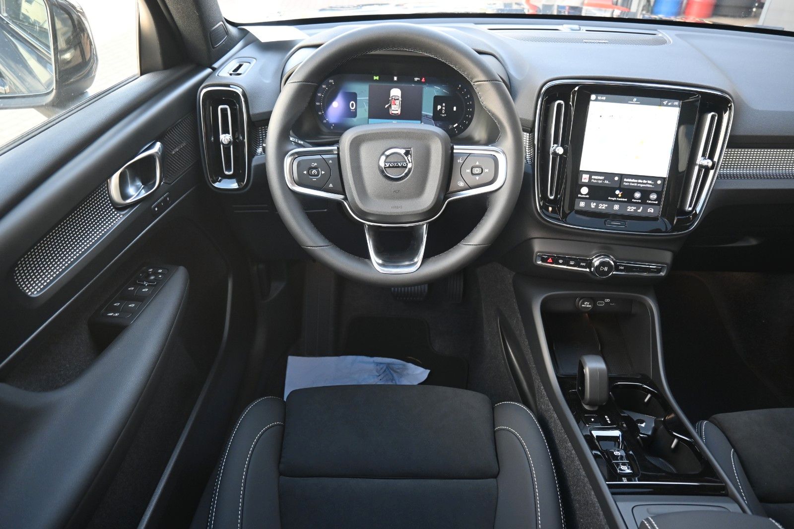 Fahrzeugabbildung Volvo XC40 B4 DKG Ultra Black Edition*STDHZG*360°*ACC