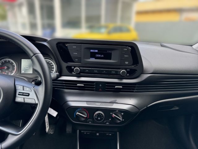 Fahrzeugabbildung Hyundai BAYON 1.2 MPI 85HP Klimaanlage Radio Lichtsensor