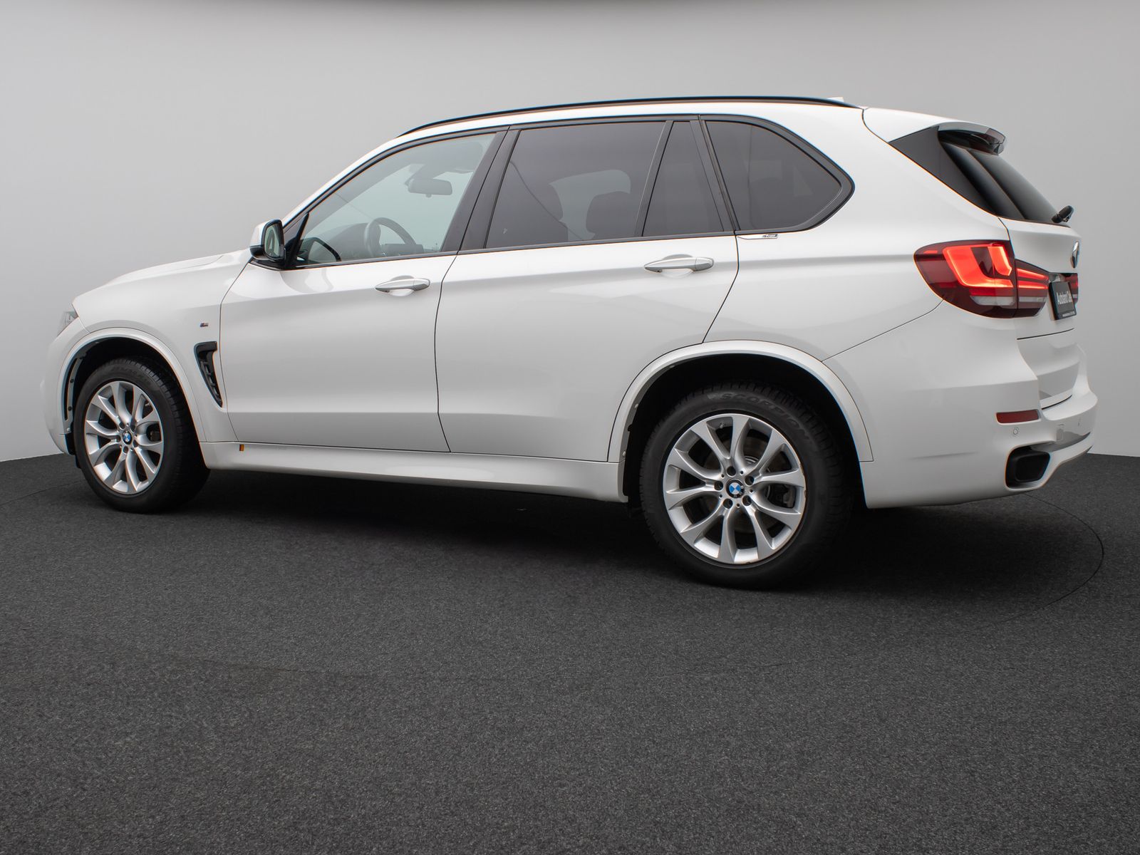 Fahrzeugabbildung BMW X5 xD40d M Sport HUD H/K SoftCL Komfort AHK Alar