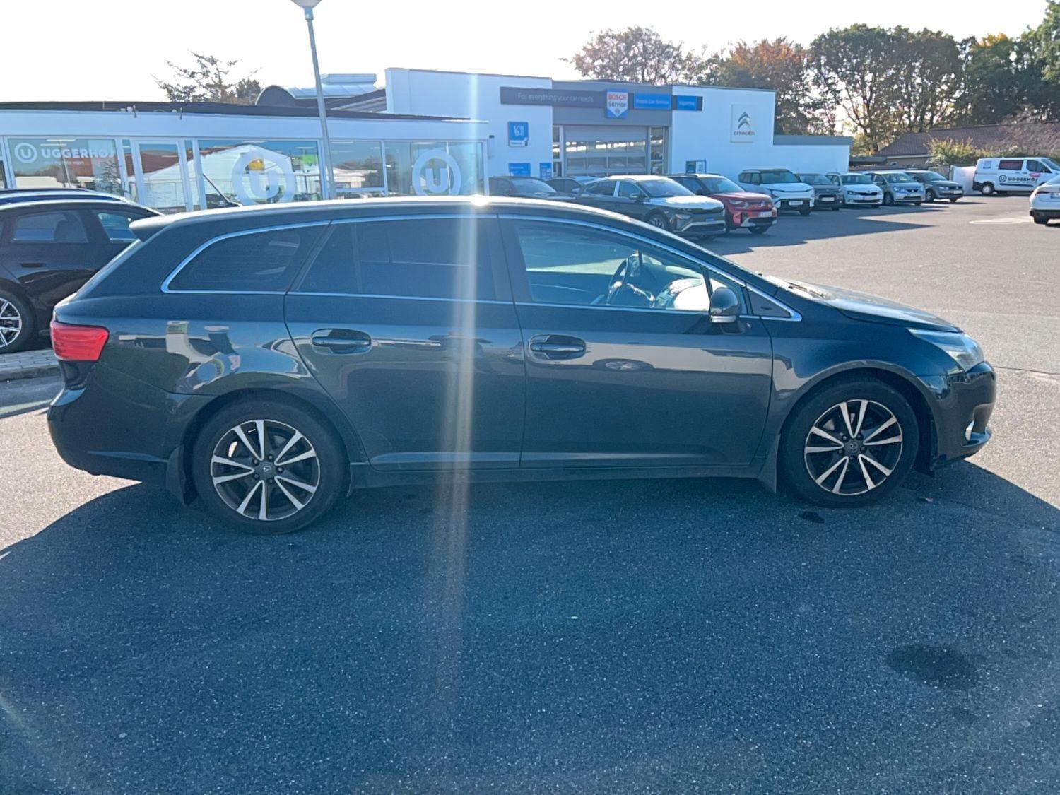 Toyota Avensis 2012 — photo 6