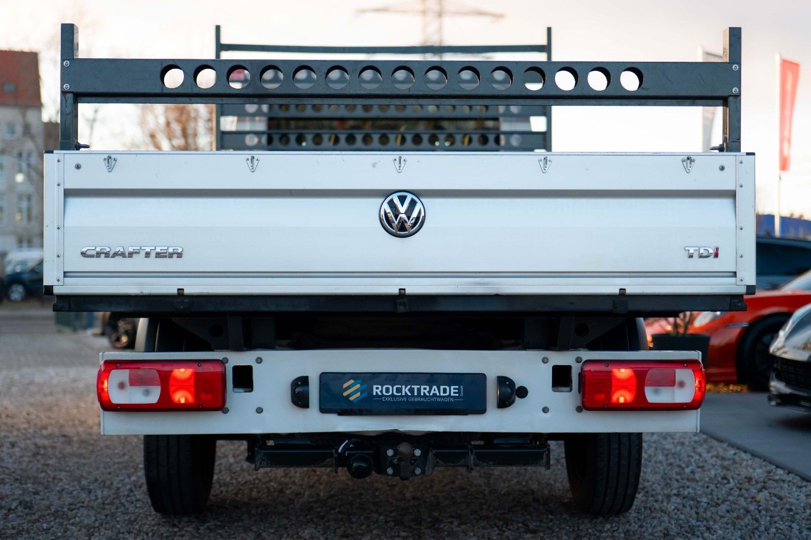 Fahrzeugabbildung Volkswagen Crafter Pritsche 35 DOKA lang FWD 7 Sitze 19%