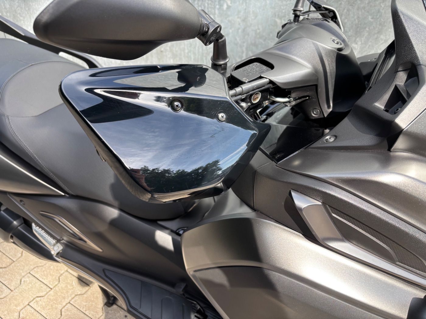 Fahrzeugabbildung Yamaha Tricity 300 Handschutz Gepäckbrücke