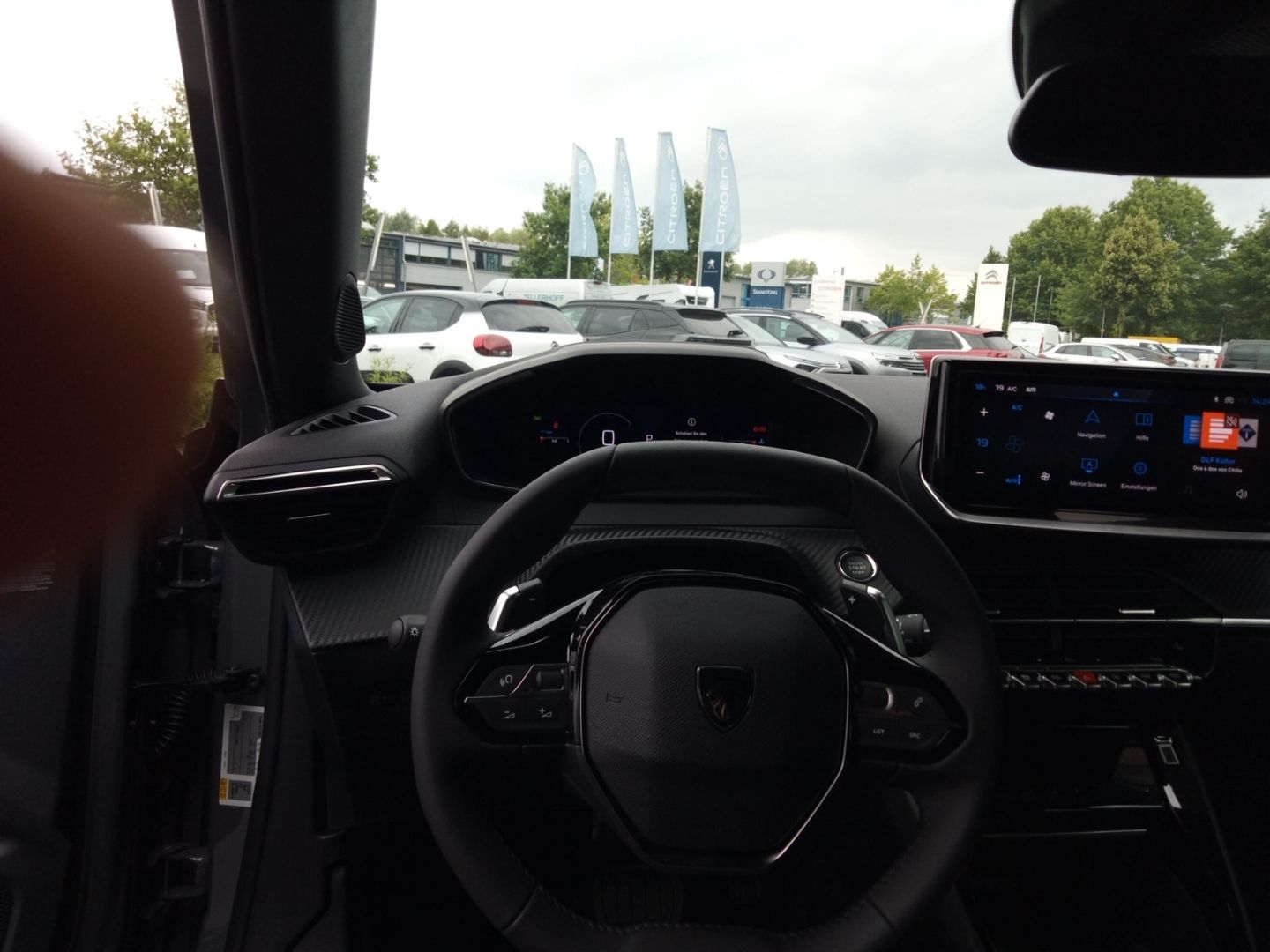 Fahrzeugabbildung Peugeot 2008 ALLURE HYBRID 145 e-DSC6 Navi LED ACC