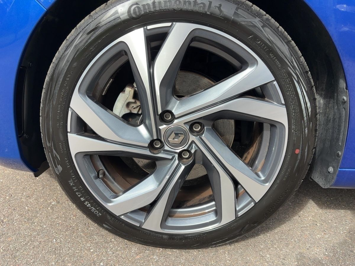 Fahrzeugabbildung Renault Clio R.S. LINE E-TECH 140 Kamera SHZ - mit KI generiert/bearbeitet