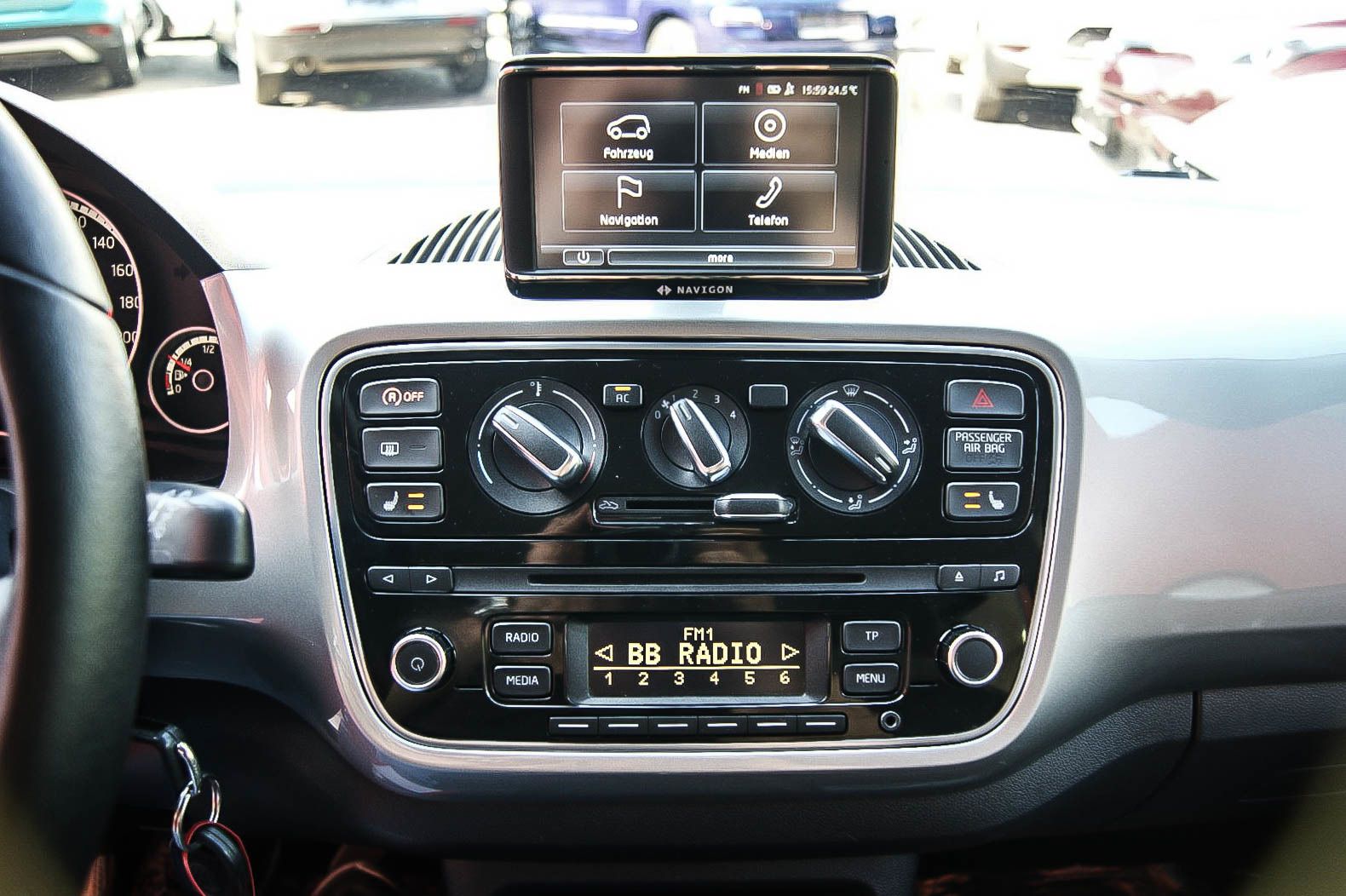 Fahrzeugabbildung Volkswagen up! high up BMT NAVIGATION KLIMA SITZHEIZUNG ALU