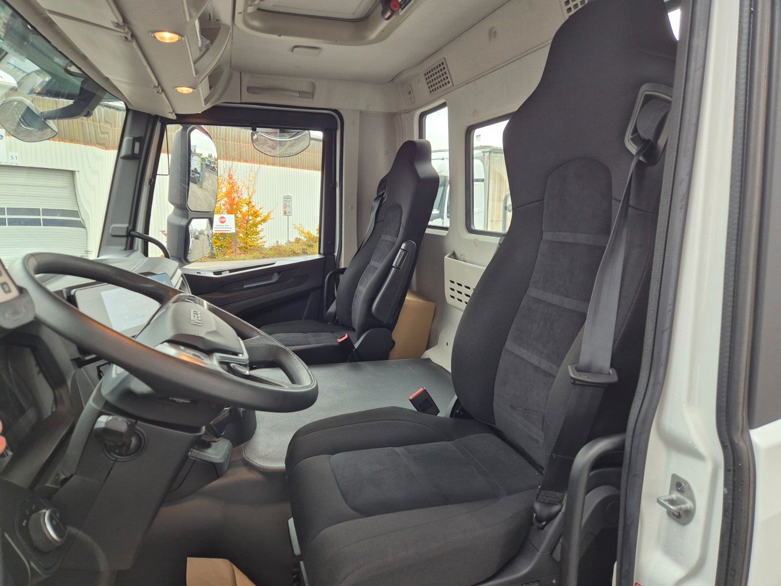 Fahrzeugabbildung Iveco AD260S40X/P Meiller AK16. T Funk AHK