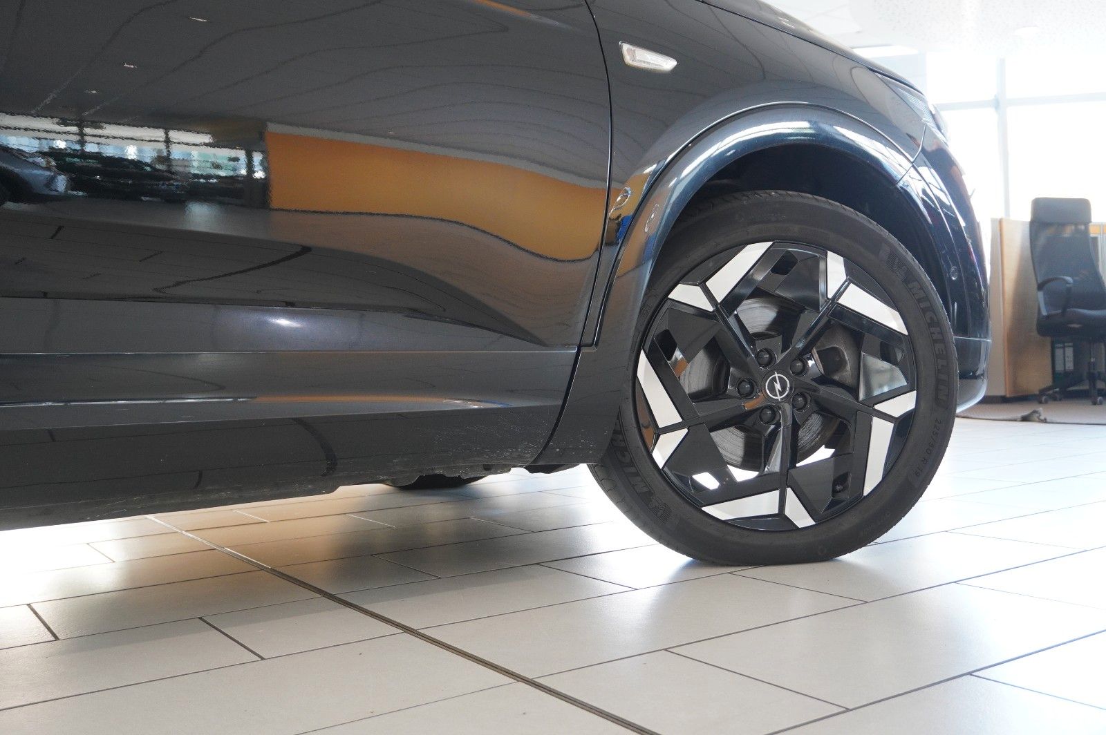 Fahrzeugabbildung Opel Grandland (X) 1.6T GSe HYBRID 4X4 NAVI/SPORT/AHK