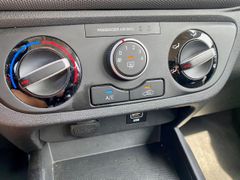 Fahrzeugabbildung Hyundai i10 1.0 SHZ KLIMA ALLWETTERREIFEN PDC RADIO USB