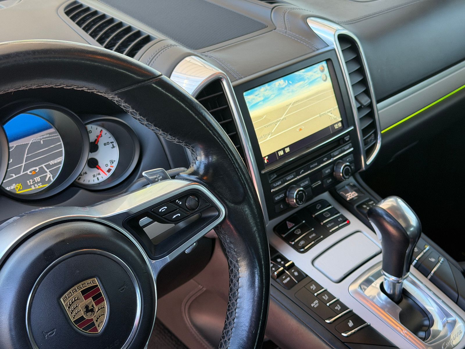 Fahrzeugabbildung Porsche Cayenne /LED/S-DACH/21"ALU/NAVI/LEDER/KAMERA