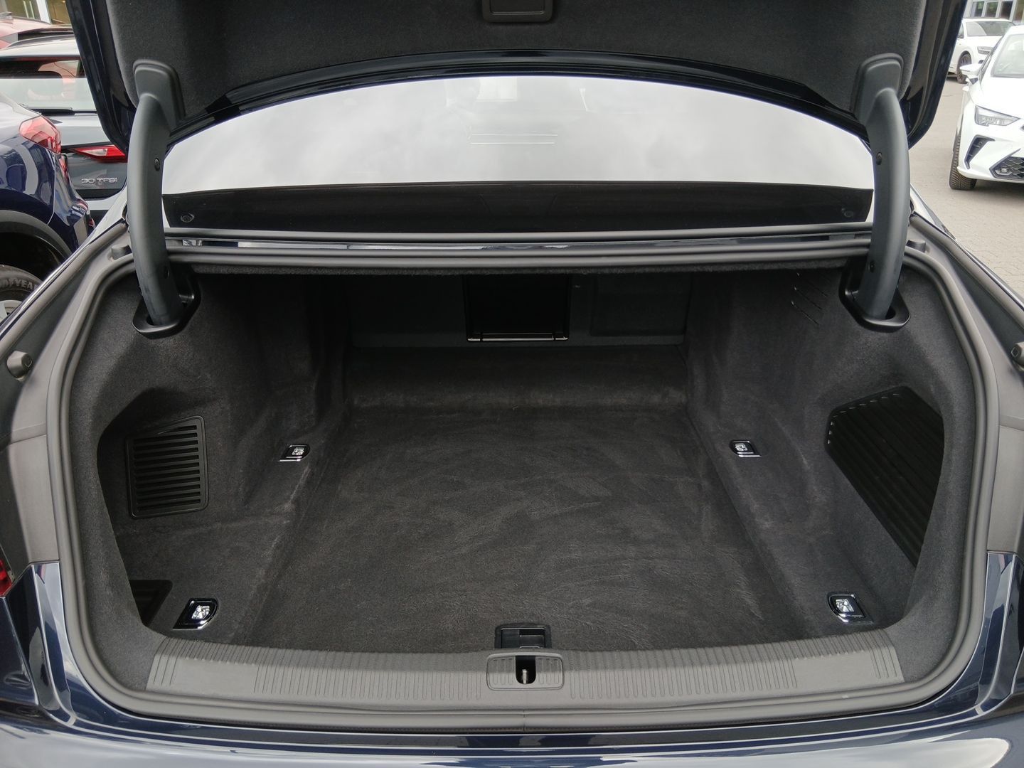 Audi A8 - Bild 15