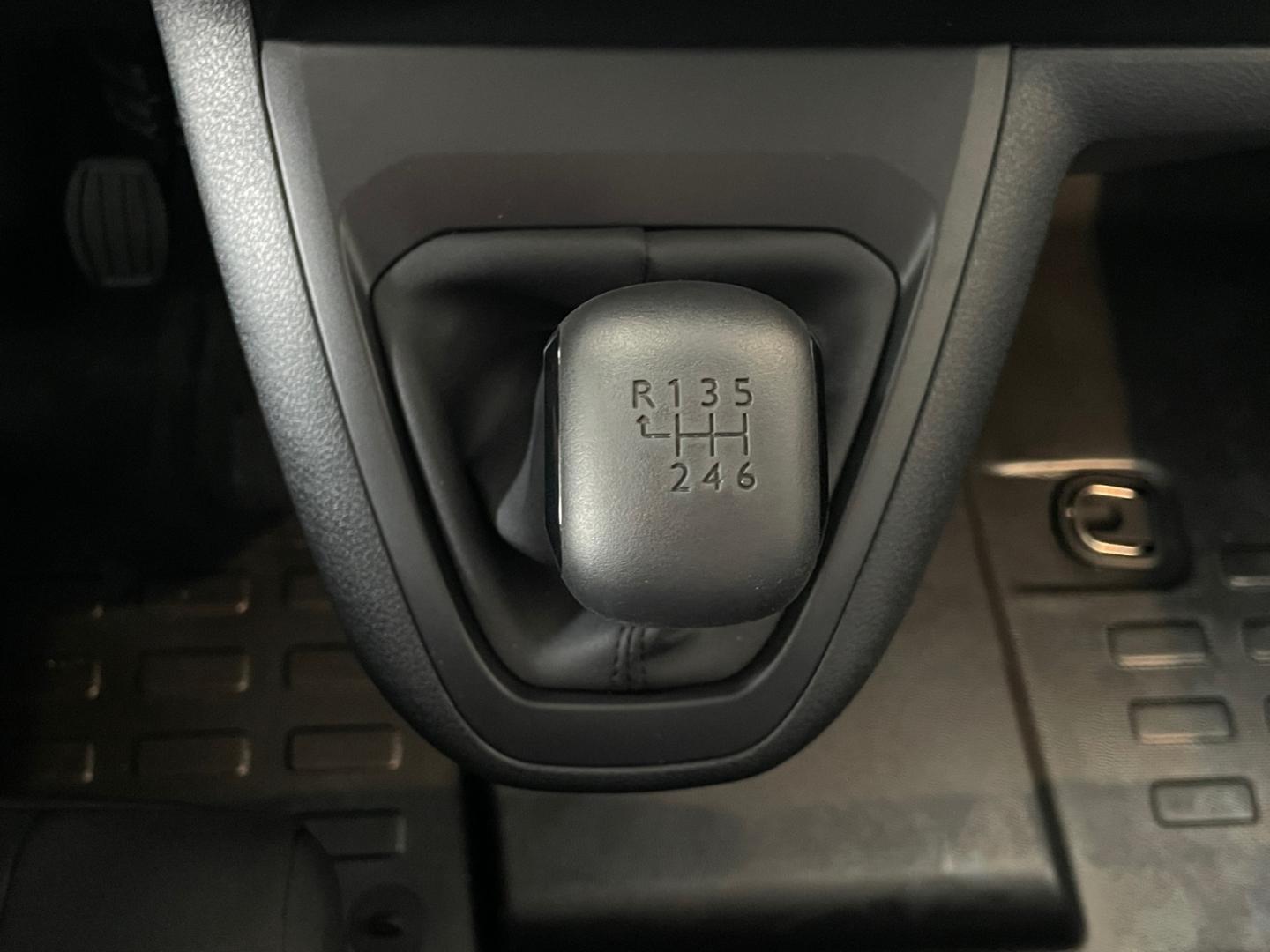 Toyota Proace 1.5L Diesel (120 PS) 2x4 4 Türen L1 Work