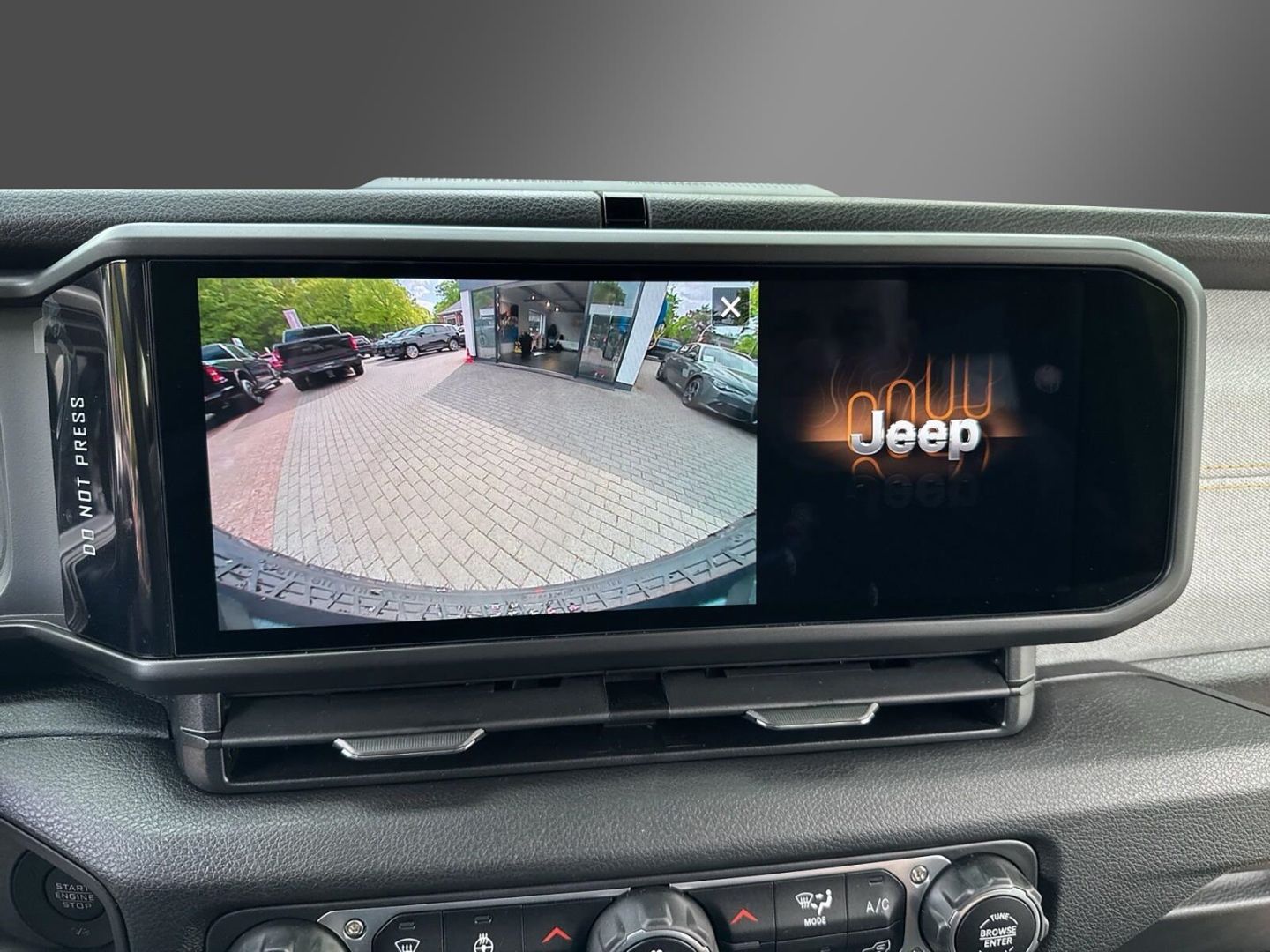 Fahrzeugabbildung Jeep Wrangler WILLYS MY25 - US-Import - 2-türig - 2.0