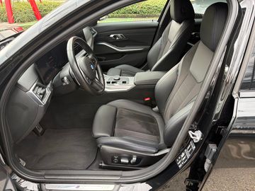 BMW 320d xDrive Limousine M Sportpaket HK HiFi DAB