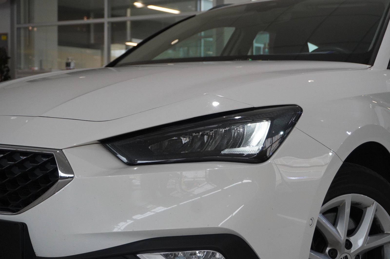 Fahrzeugabbildung SEAT Leon ST 2.0 TDI STYLE NAVI/LED/VIRT/SPORT/SH/DAB