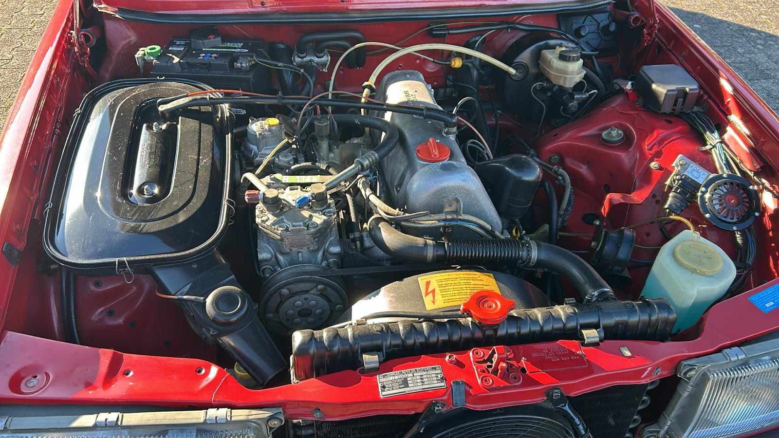 Fahrzeugabbildung Mercedes-Benz W123, orig. 105tkm, Klima, 5-Gang, Scheckheft