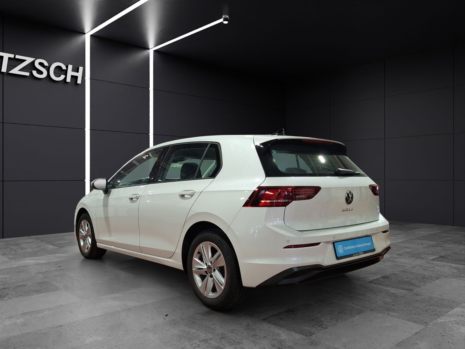 Fahrzeugabbildung Volkswagen Golf VIII TSI Life Standhzg LED Navi AID ACC RFK