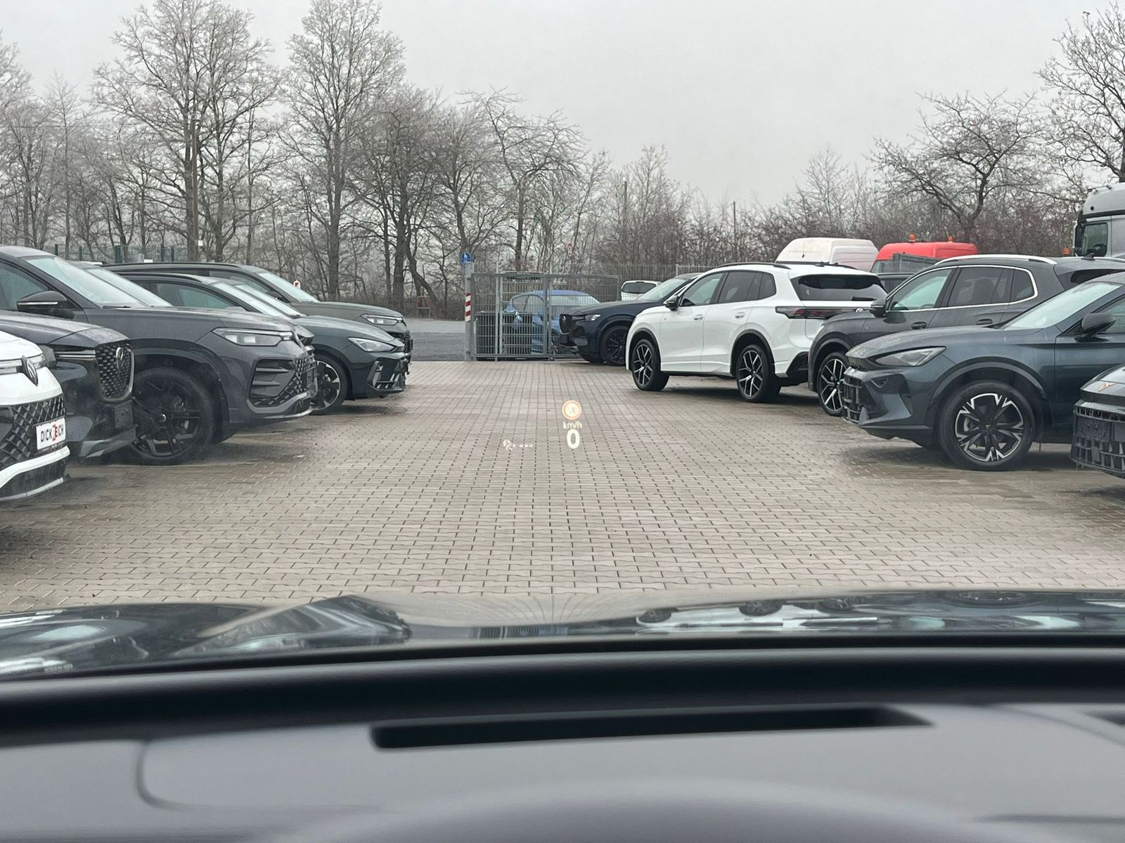 Fahrzeugabbildung Volkswagen Tiguan 2.0 TDI 4M R-Line PANO*H&K*AHK*MATRIX*20"