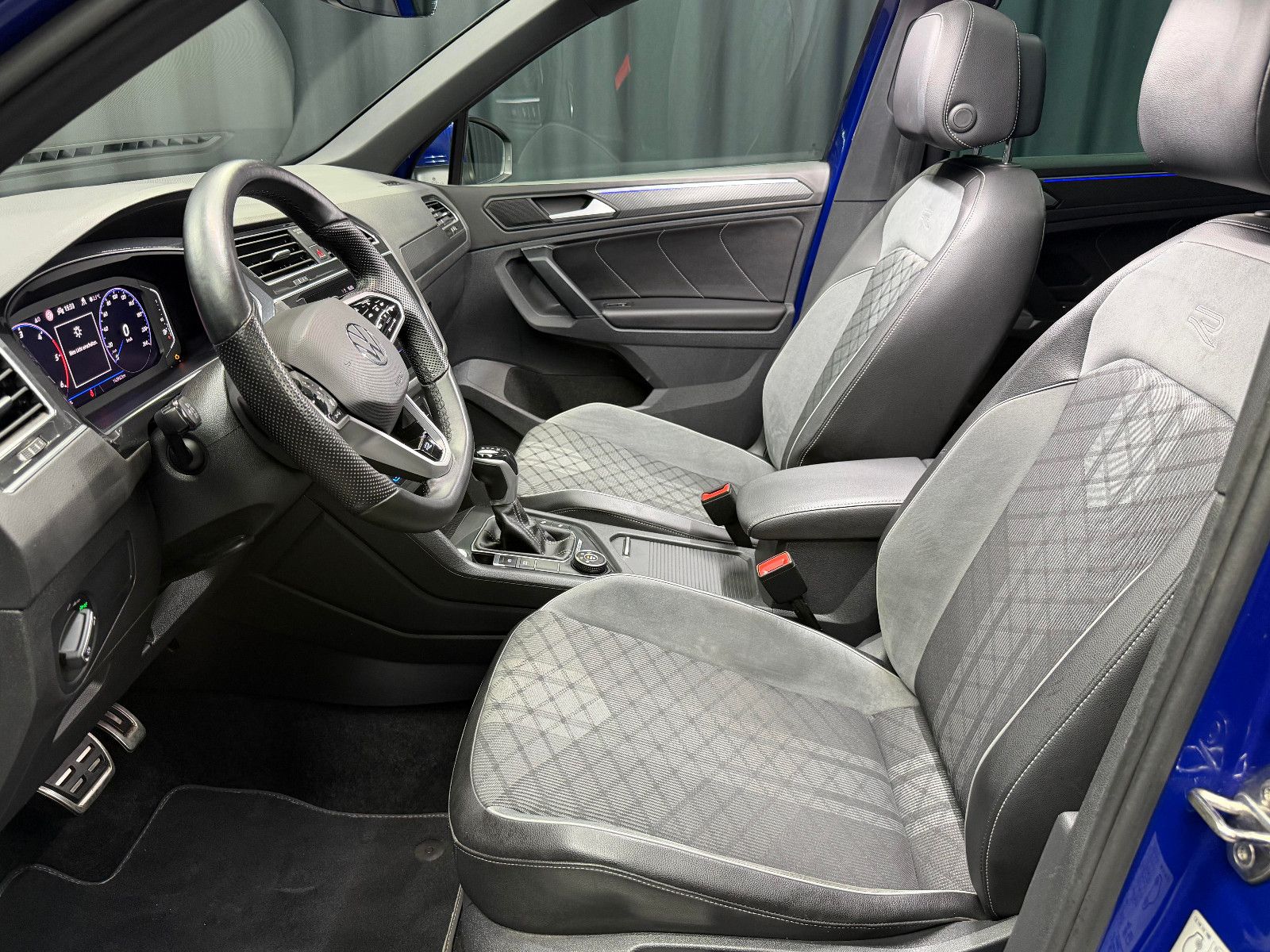 Fahrzeugabbildung Volkswagen Volkswagen Tiguan R-Line 4Motion|MATRIX|PANO|AHK