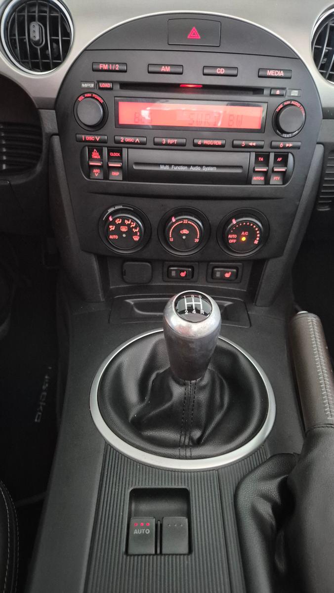 Mazda MX-5 1.8 Niseko | 126 ch | BVM | Cuir | Sièges chauffants | 2 jeux de jantes alu | Pneus été et hiver